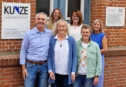 Das komplette Team der Karl Kunze OHG 2026 von links nach rechts: Karl Kunze, Katharina Janzen, Corinna Kunze, Katharina Meyn, Sandra Hink, Astrid Piechulla